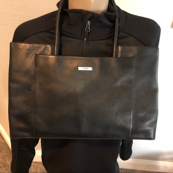 Tumi Handbags - Tumi Black Leather Purse